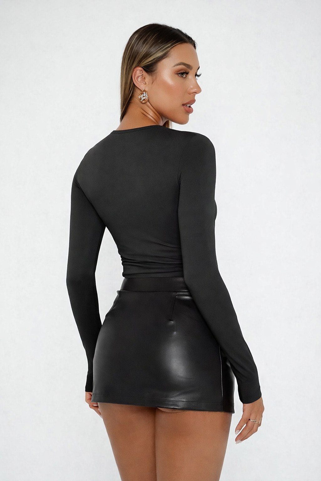 Elegant Cropped Long Sleeve Top